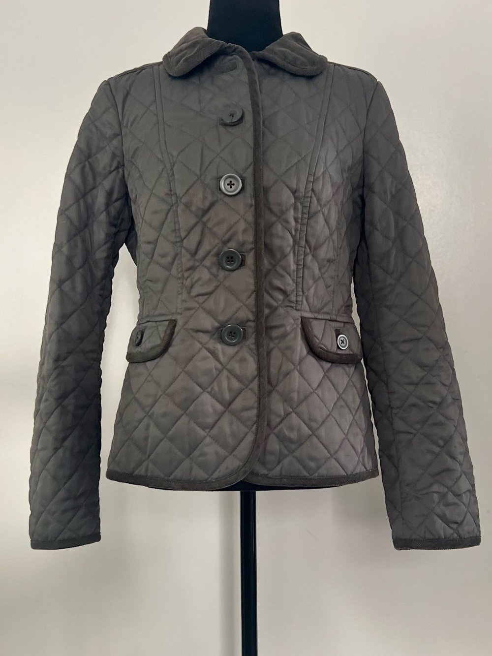 Boden Olive Green Quilted Corduroy
Collar Cotton Lined Button Front Jacket
Size